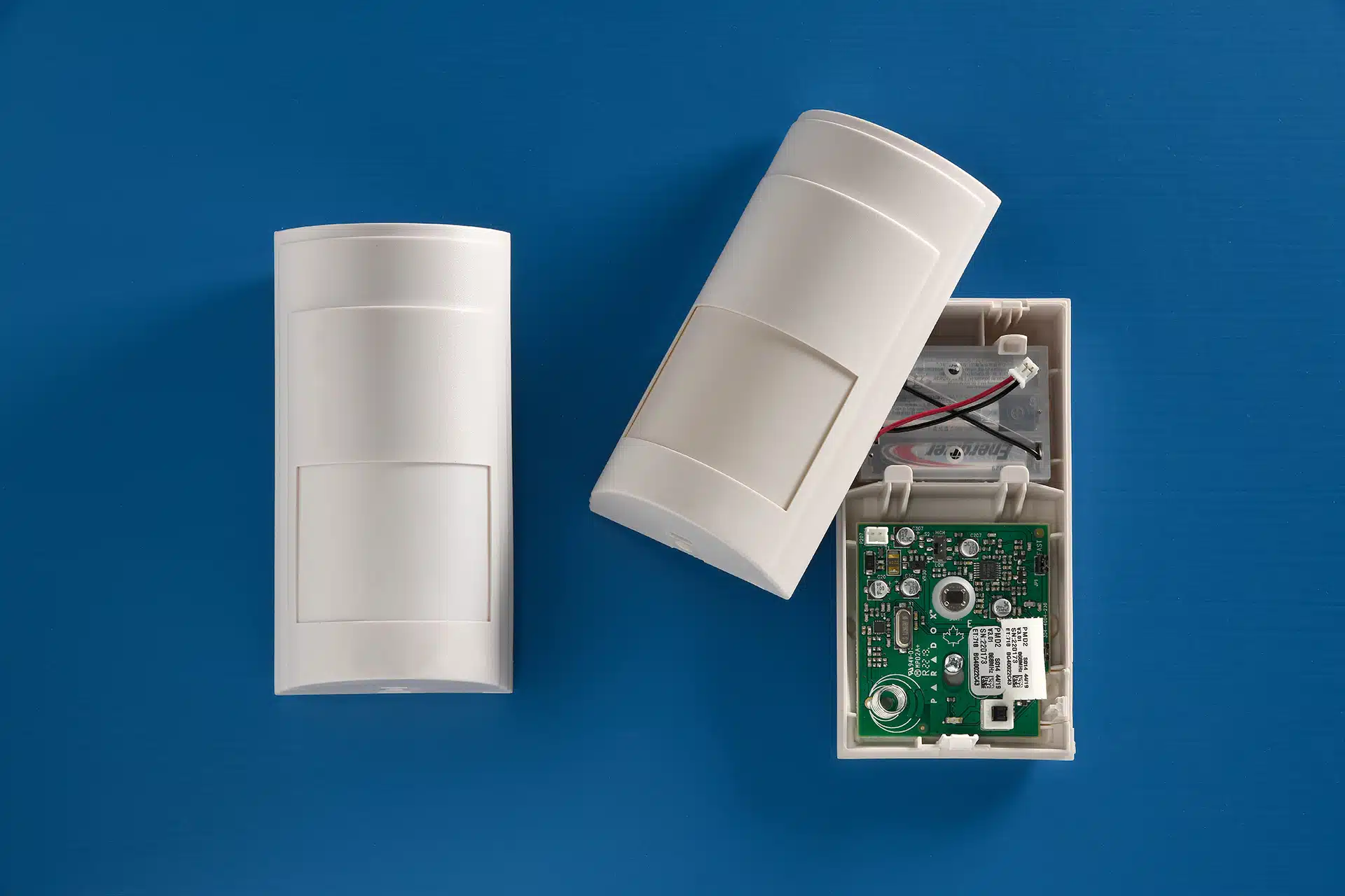 Alarme-Ouverte-Circuits-Visibles Alarme ouverte avec circuits visibles, illustrant l'architecture interne et la technologie de détection de l'alarme.