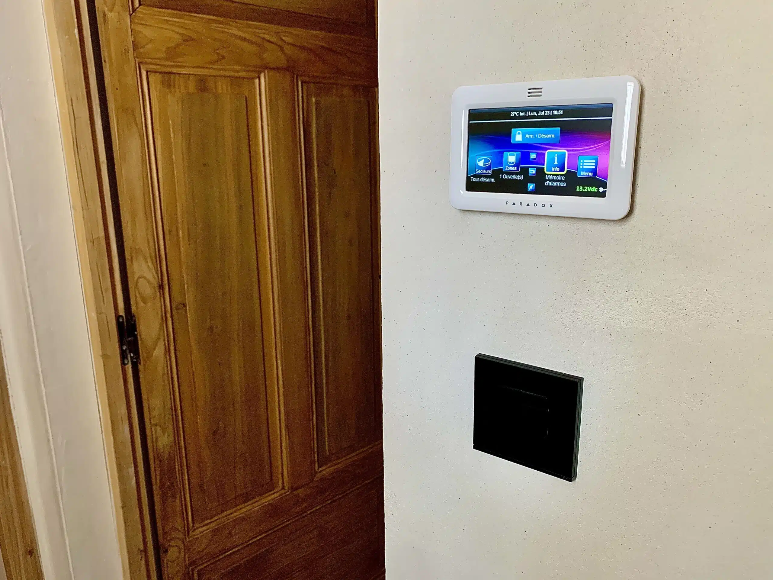 Clavier-Digital-Alarme Clavier digital avec écran tactile et fonctionnalités avancées pour une gestion optimale de vos dispositifs électroniques.