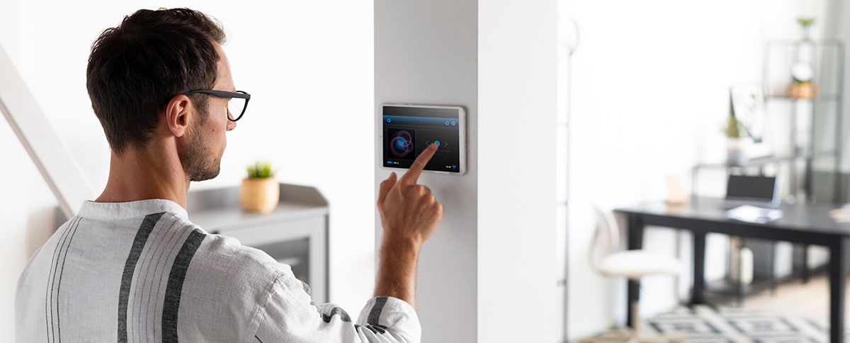 Contrôlez votre maison intelligente avec une tablette.