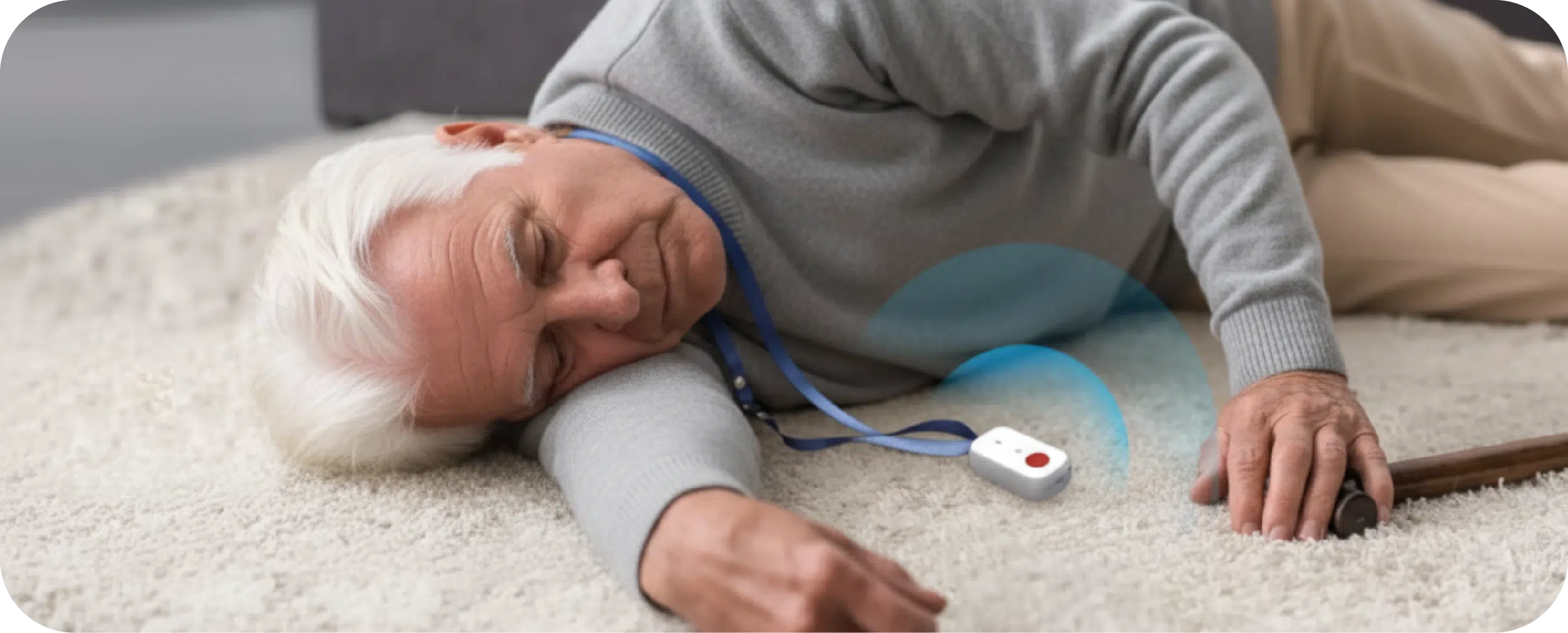 homme-mort Homme âgé allongé au sol, inconscient, avec son pendentif d'alarme médicale déclenchant une alerte.